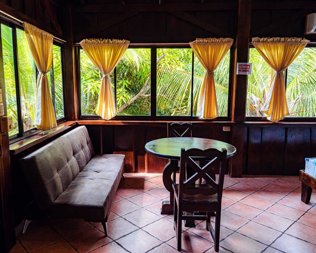 Tucancillo - Flor de Paraíso, Montezuma, Costa Rica