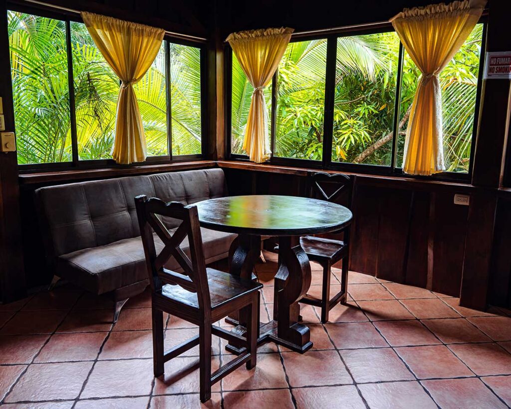 Tucancillo - Flor de Paraíso, Montezuma, Costa Rica